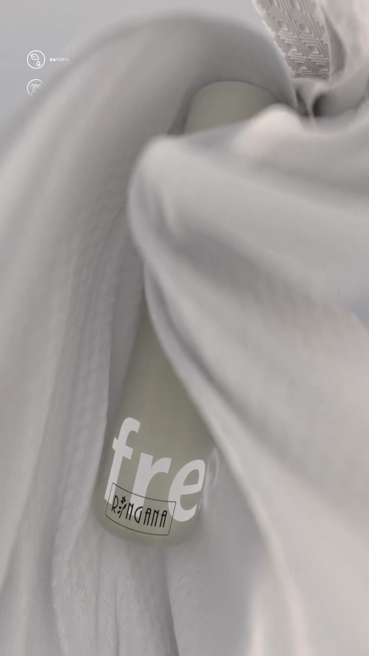 Cloth Simulation – RINGANA Moisturiser in Stoff drapiert – Standbild 6