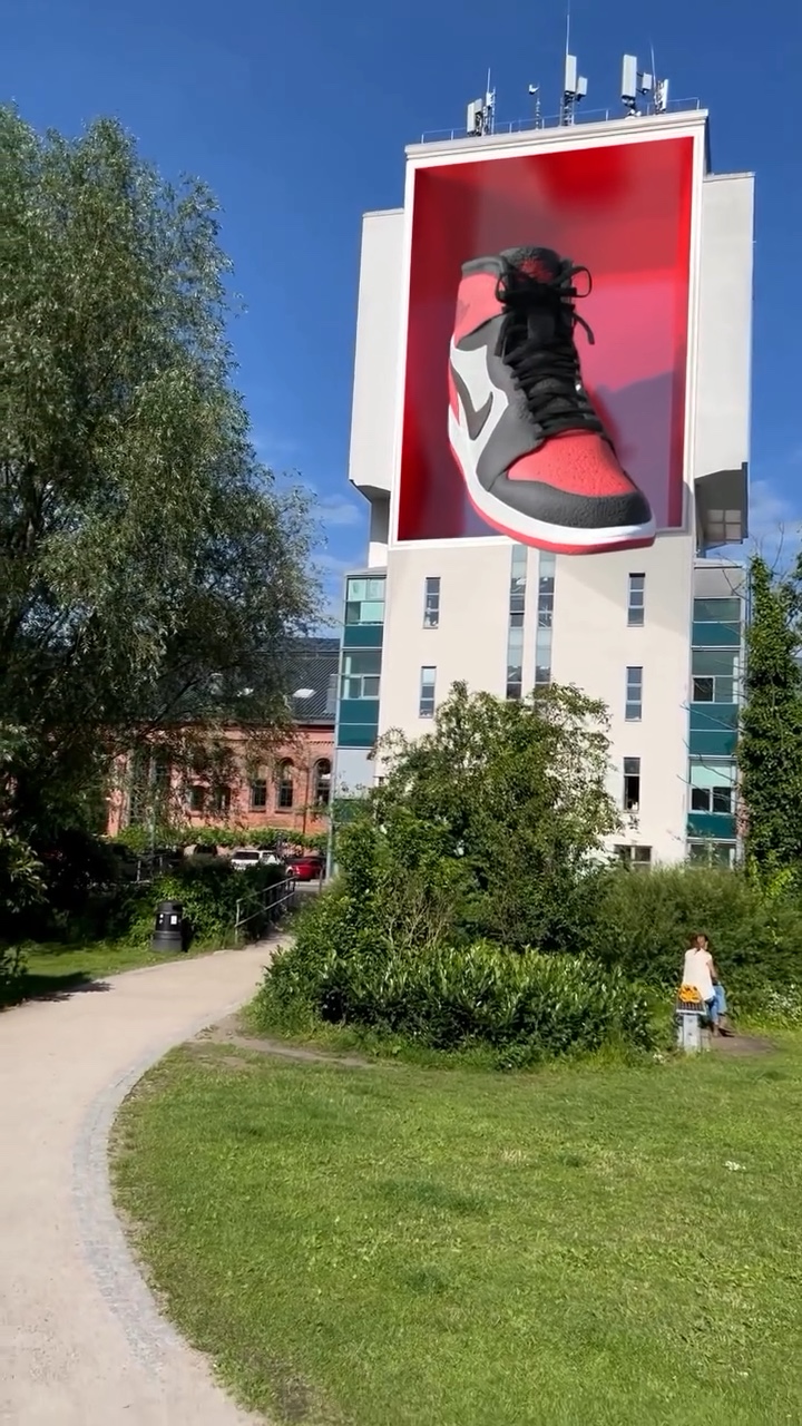 Fake Out-of-Home for Nike – Sneaker on the Screen – Still 7