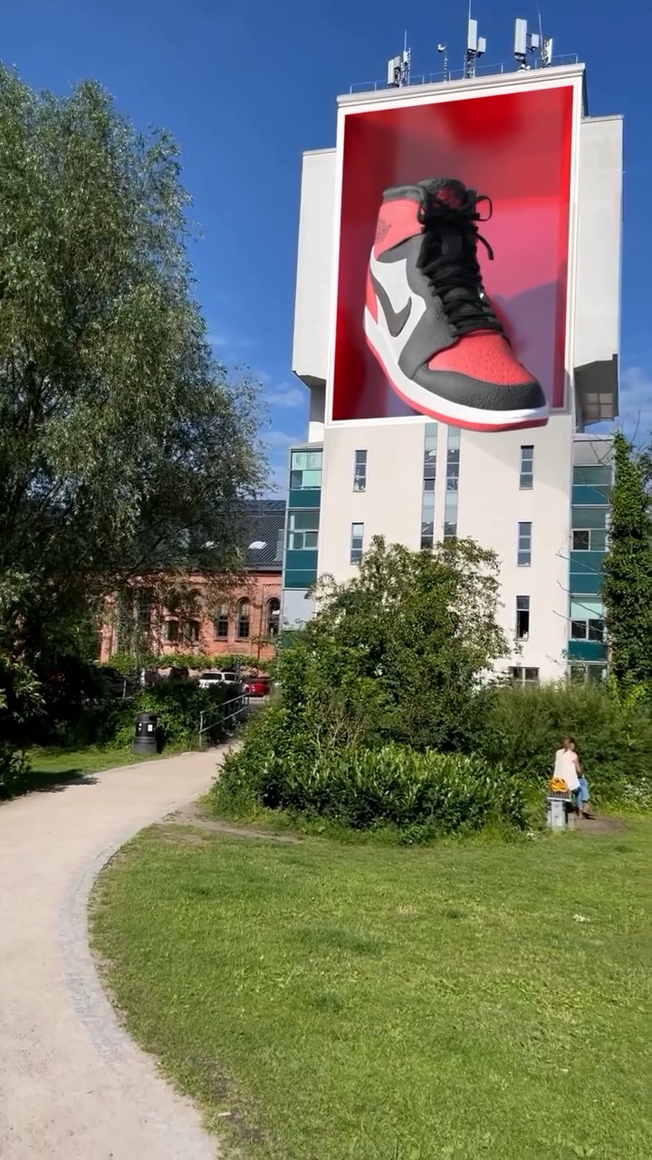 Fake Out-of-Home for Nike – Sneaker on the Screen – Still 8