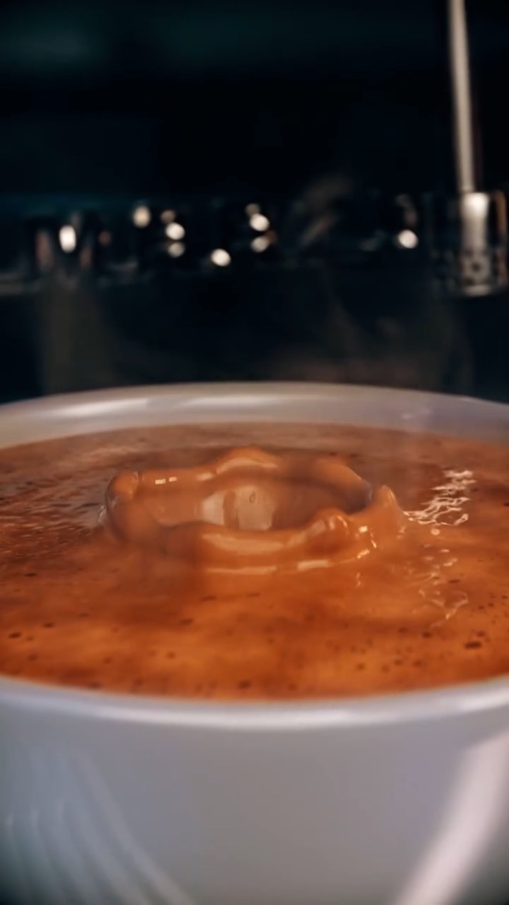 Coffee Splash from an Espresso Machine with Houdini – Still 8