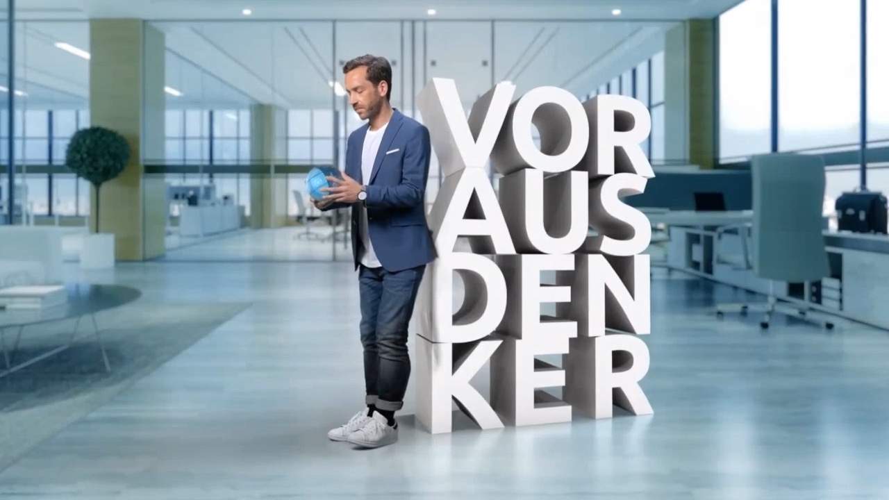 Hallesche FEELfree – TV Commercial with 3D Lettering in Space – Still 1