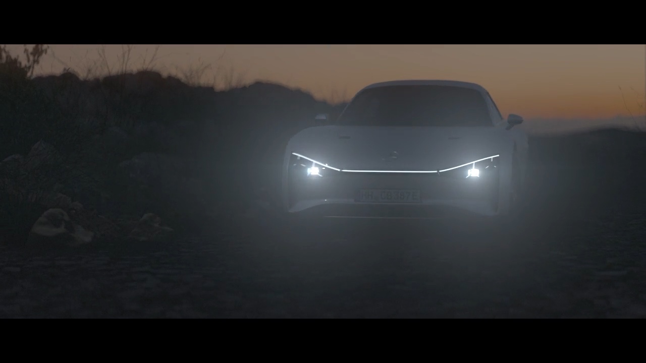 Mercedes-Benz VISION EQXX Spec Ad – Fahrt durch eine CGI-Landschaft – Standbild 2
