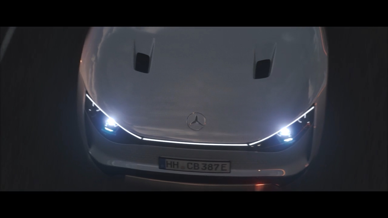 Mercedes-Benz VISION EQXX Spec Ad – Fahrt durch eine CGI-Landschaft – Standbild 3