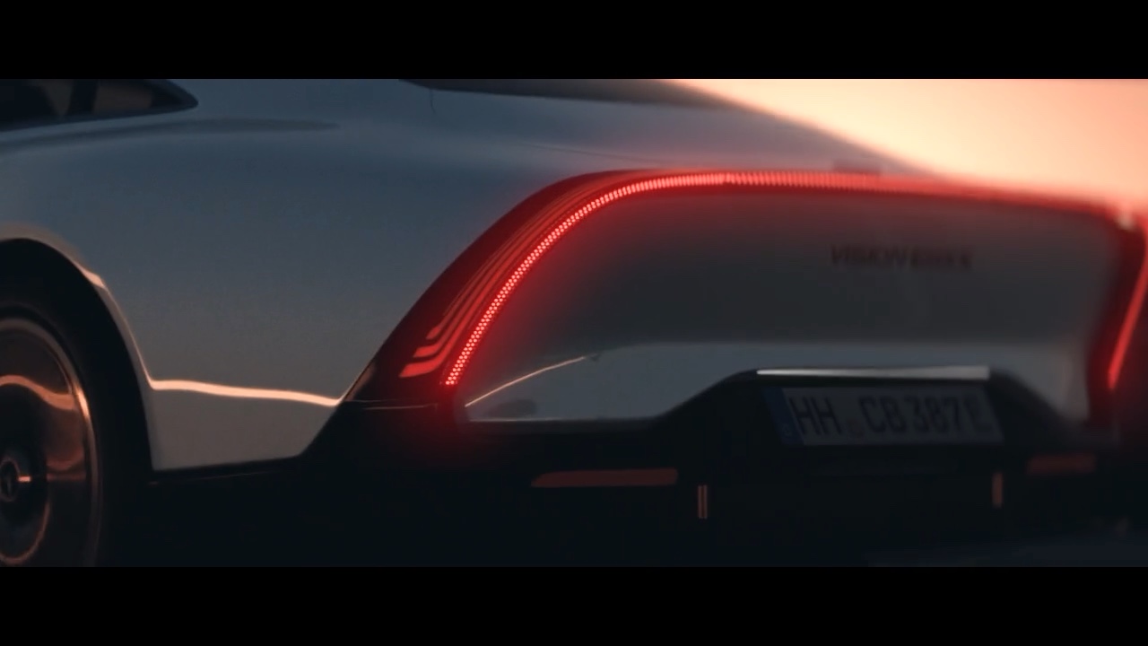 Mercedes-Benz VISION EQXX Spec Ad – Fahrt durch eine CGI-Landschaft – Standbild 4