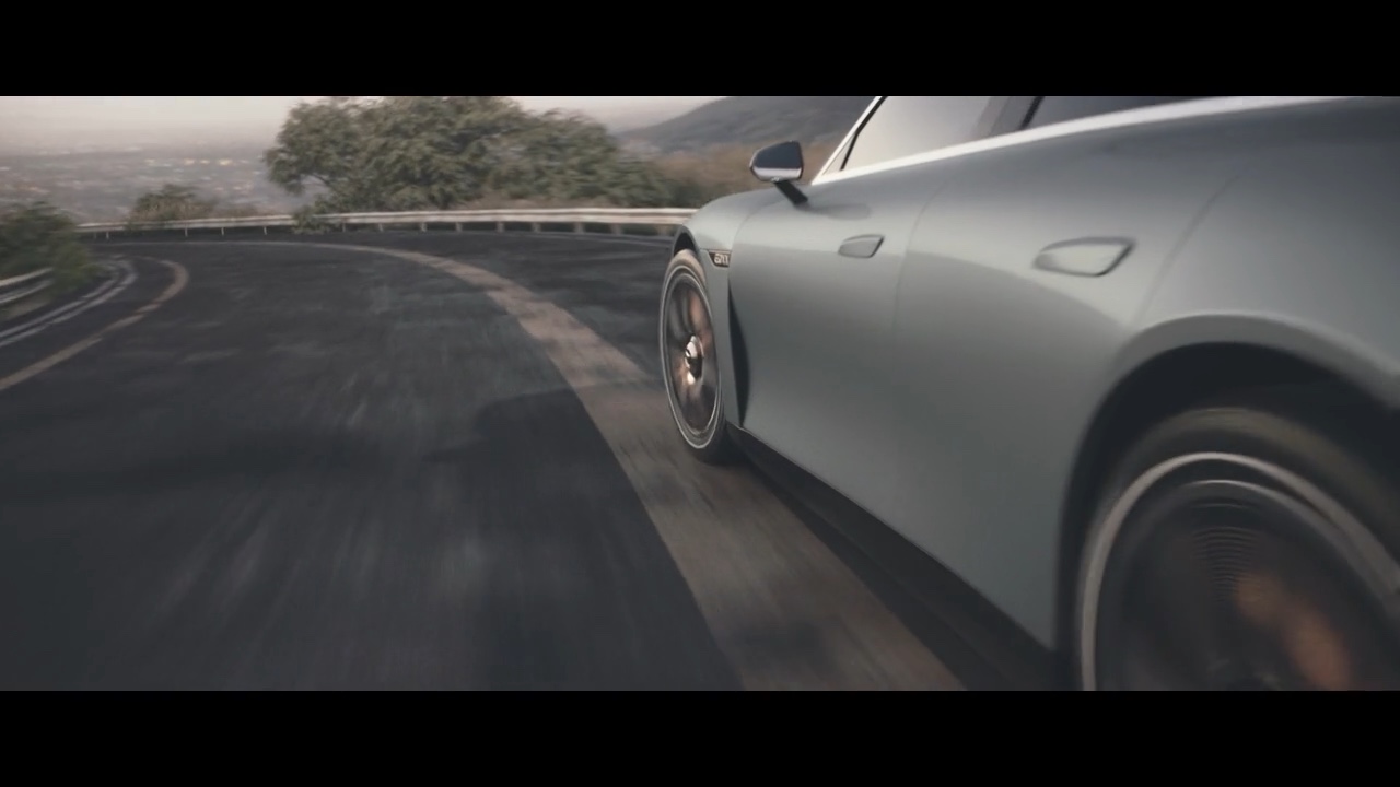 Mercedes-Benz VISION EQXX Spec Ad – Fahrt durch eine CGI-Landschaft – Standbild 6