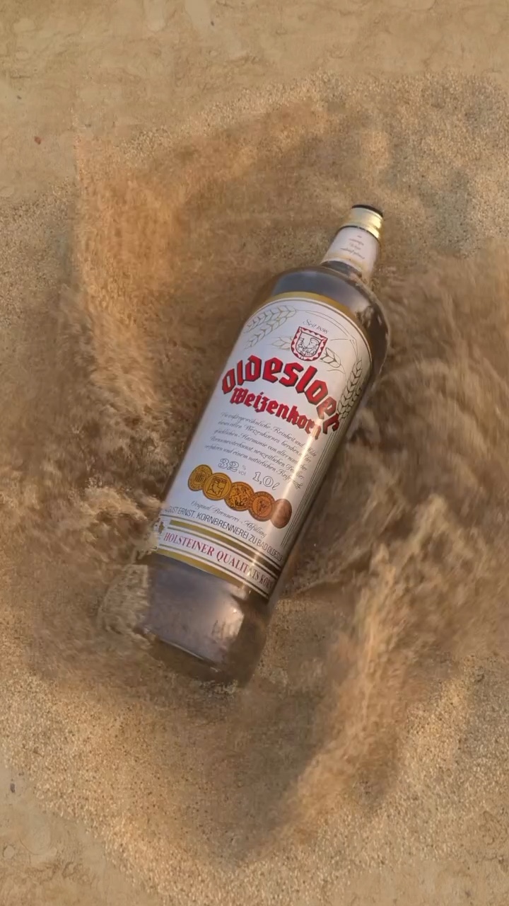Oldesloer Spec Ad – Flasche im Küstensand – Standbild 1