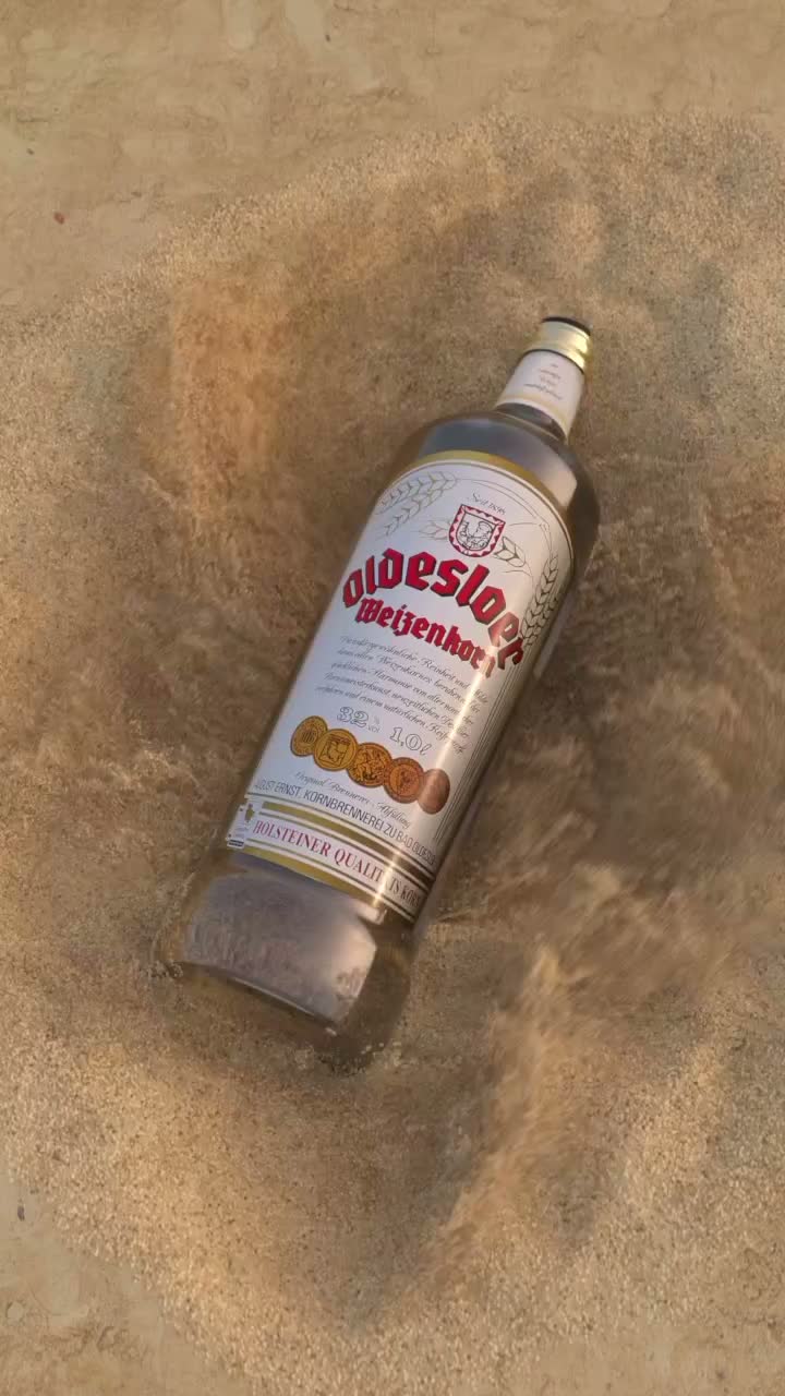 Oldesloer-Flasche im Sand einer Strandszene, Spec-Ad-Animation