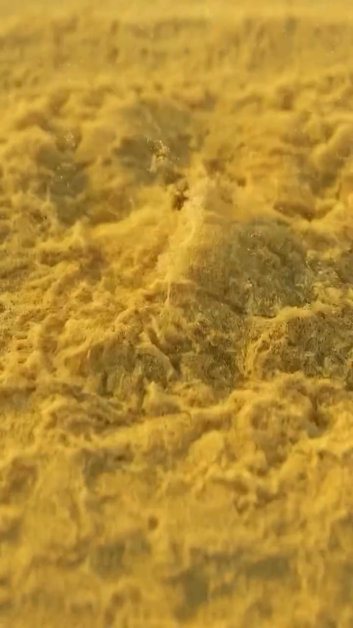 Liquid simulation made of 7 million particles – Still 3