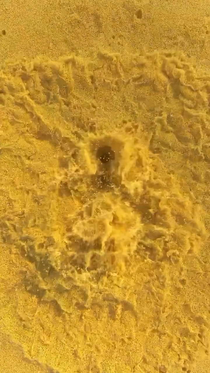 Liquid simulation made of 7 million particles – Still 4
