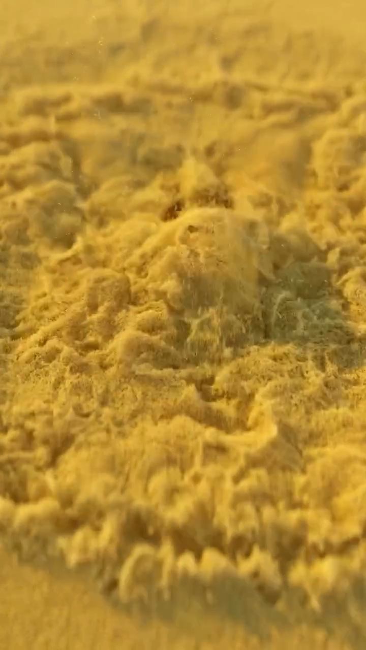 Liquid simulation made of 7 million particles – Still 5