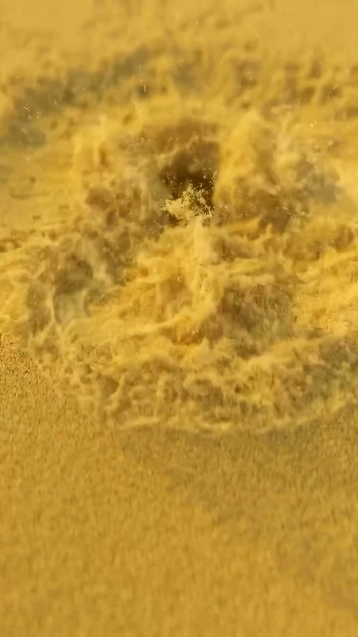 Liquid simulation made of 7 million particles – Still 6