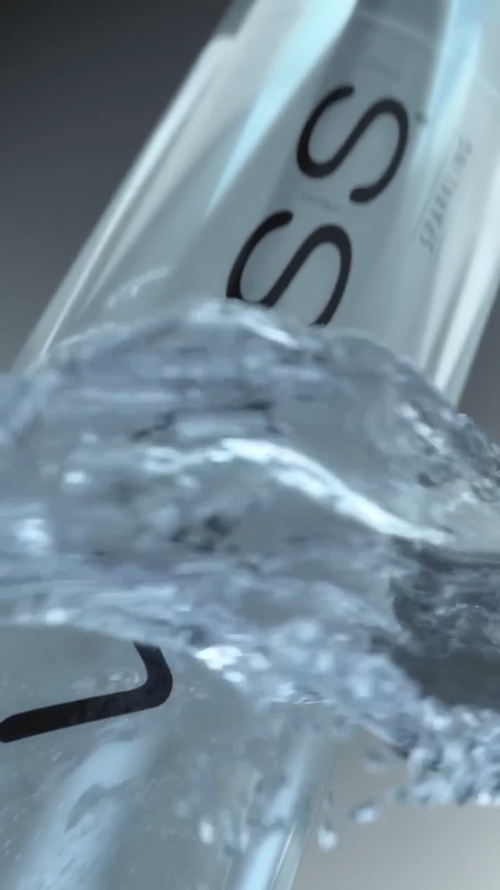 VOSS Spec Ad – Premium-Wasser in Bewegung – Standbild 2