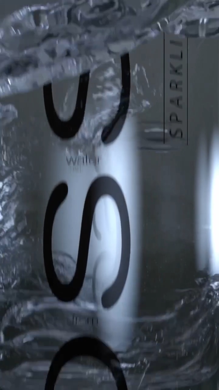 VOSS Spec Ad – Premium-Wasser in Bewegung – Standbild 4