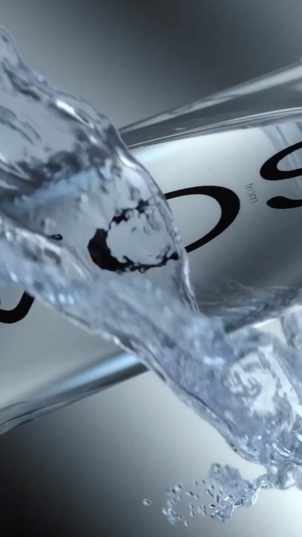 Splashing water on a VOSS bottle in a fluid simulation
